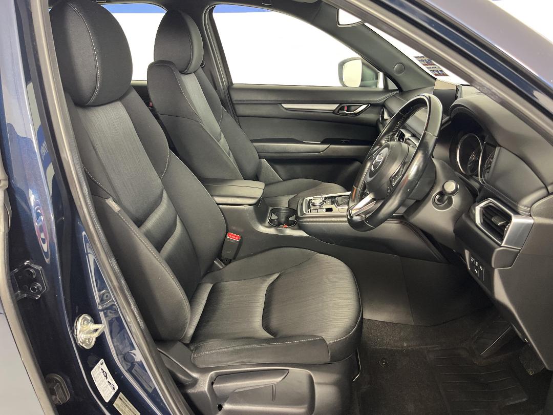 Photo '16' of Mazda CX-8