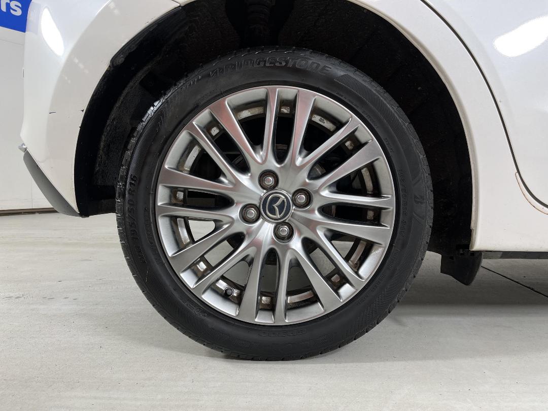 Photo '12' of Mazda Mazda2