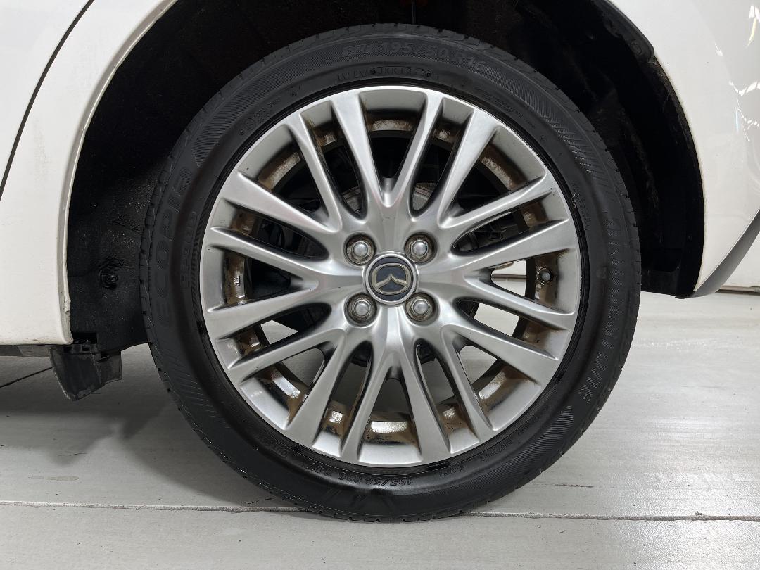 Photo '11' of Mazda Mazda2