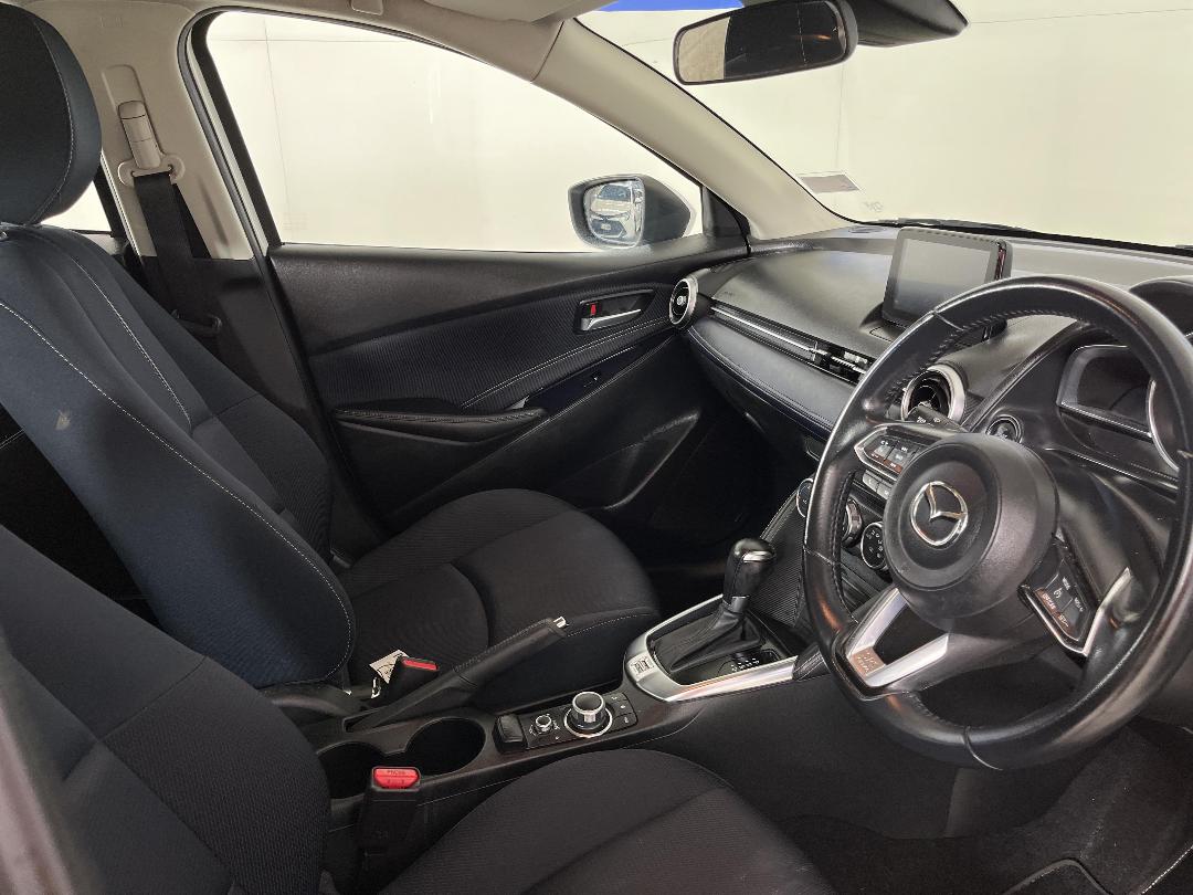 Photo '16' of Mazda Mazda2