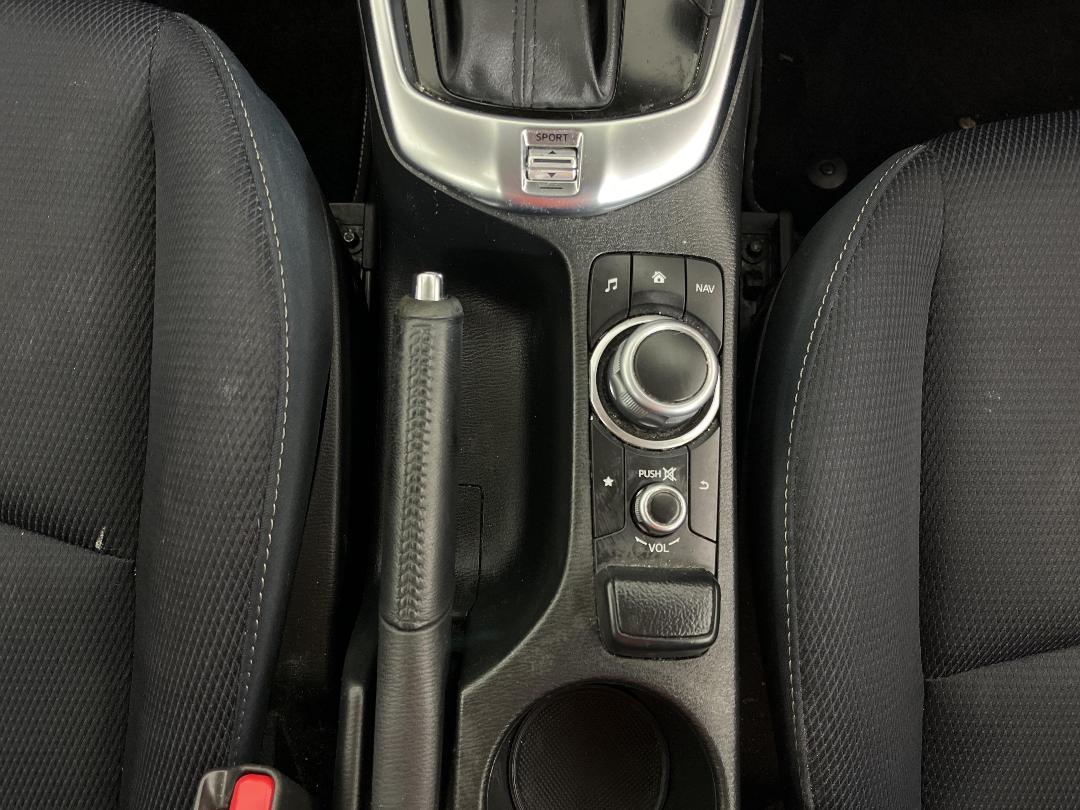 Photo '23' of Mazda Mazda2