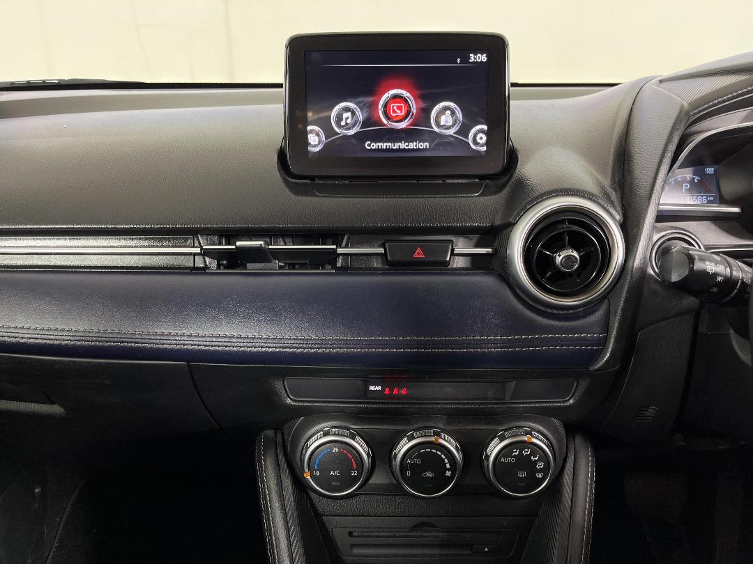 Photo '18' of Mazda Mazda2