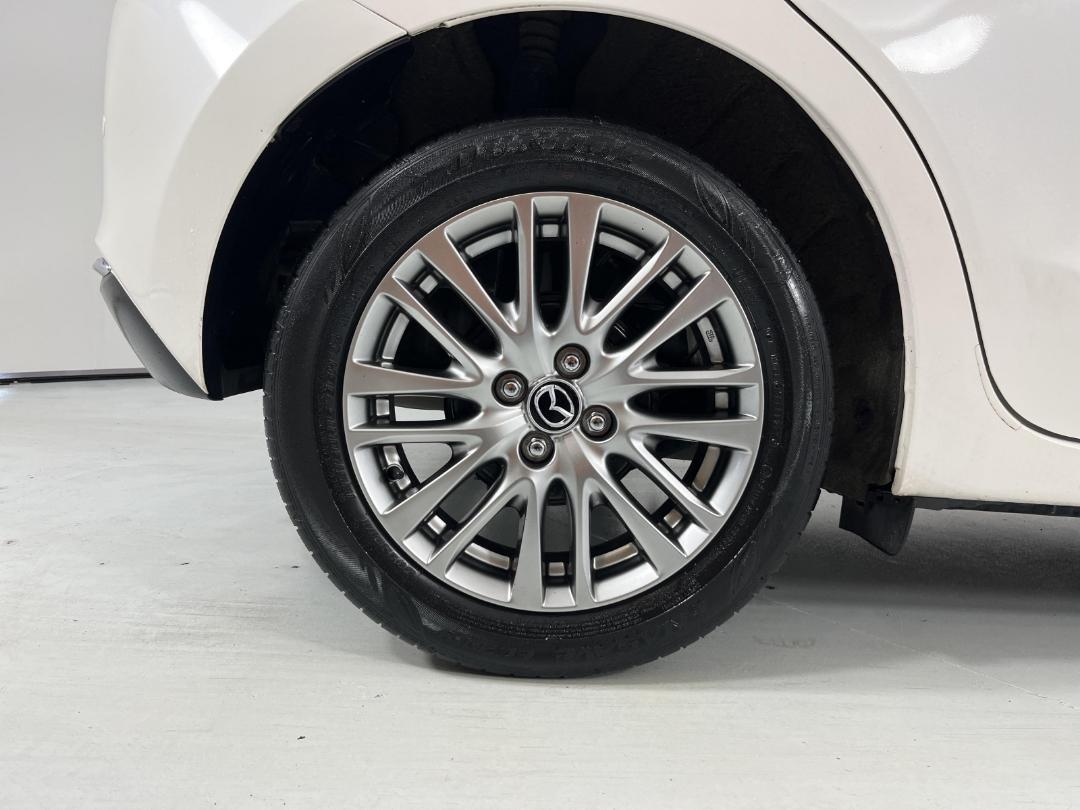 Photo '12' of Mazda Mazda2 Photo '12' of Mazda Mazda2