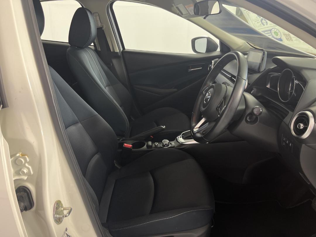 Photo '16' of Mazda Mazda2 Photo '16' of Mazda Mazda2