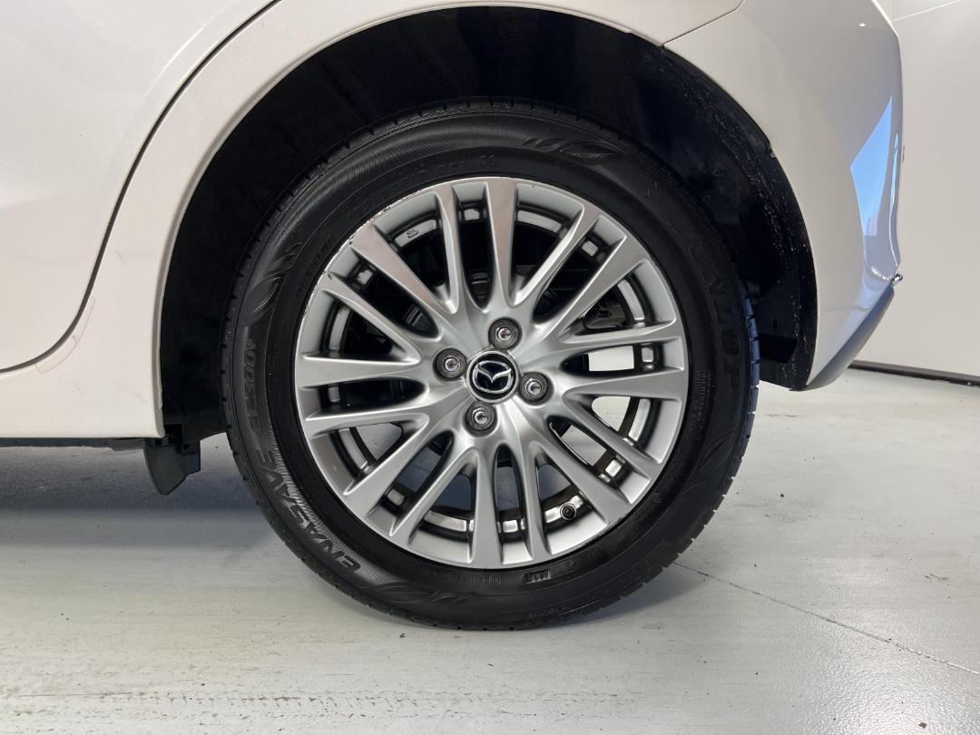 Photo '11' of Mazda Mazda2 Photo '11' of Mazda Mazda2