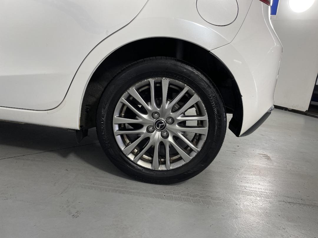 Photo '11' of Mazda Mazda2