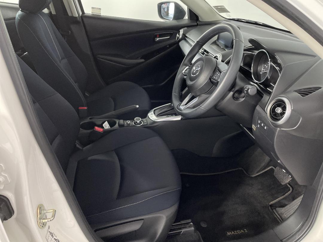 Photo '16' of Mazda Mazda2