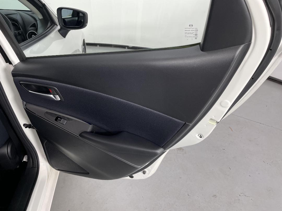 Photo '19' of Mazda Mazda2