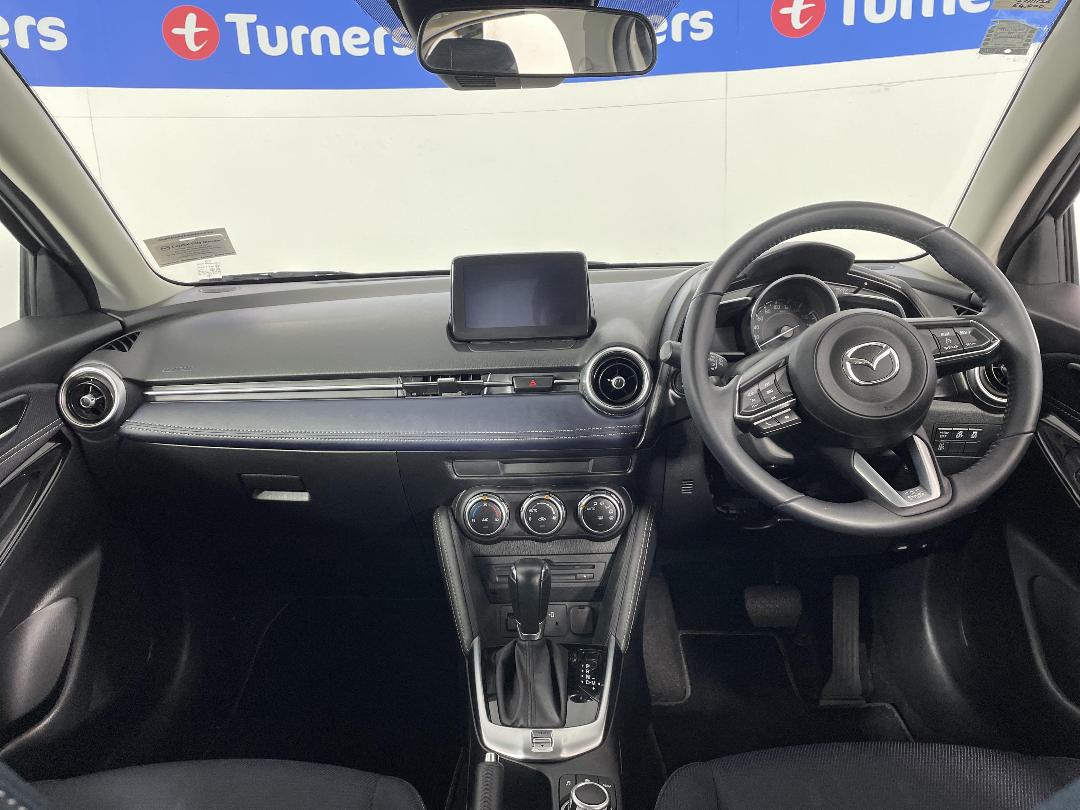 Photo '17' of Mazda Mazda2