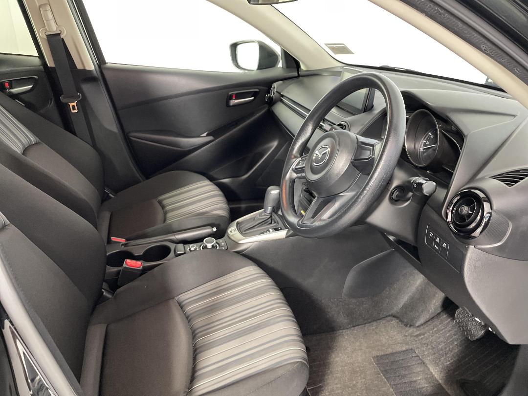 Photo '16' of Mazda Mazda2 Photo '16' of Mazda Mazda2