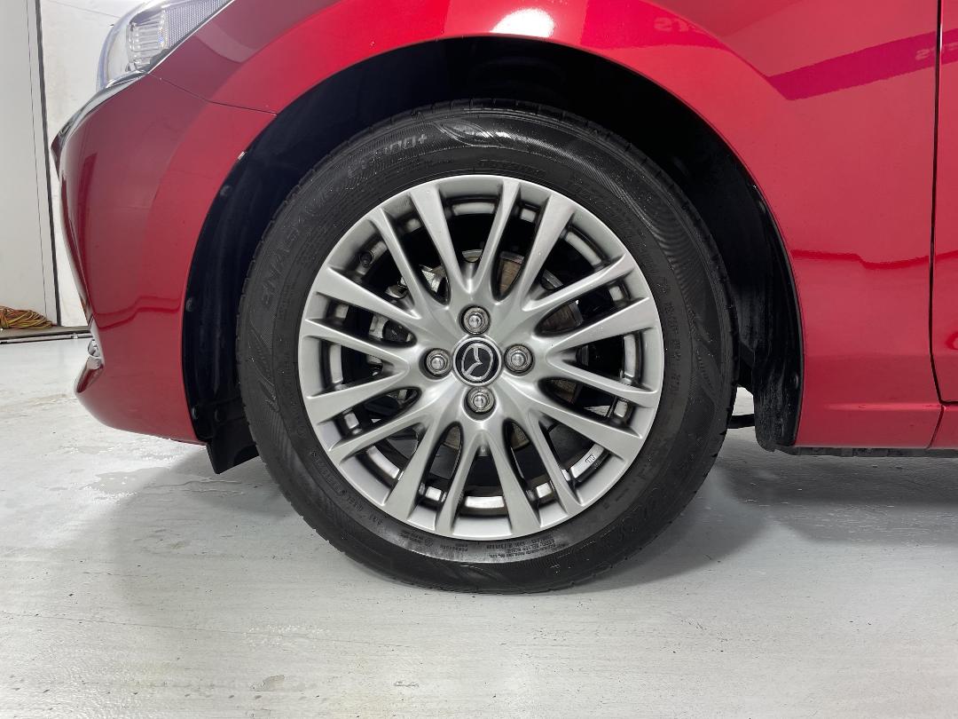 Photo '10' of Mazda Mazda2