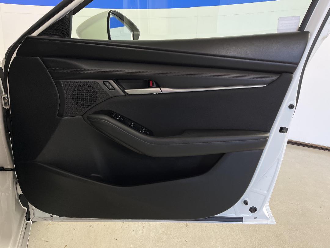 Photo '15' of Mazda Mazda3