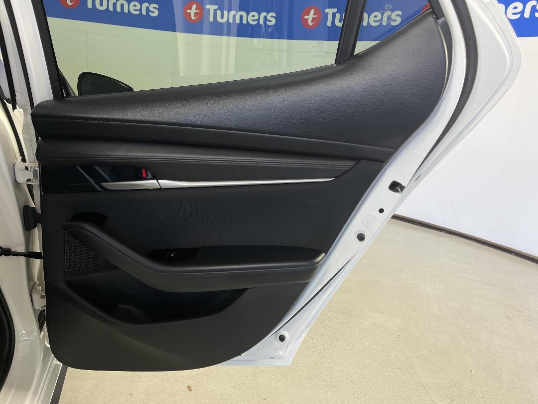 Photo '19' of Mazda Mazda3