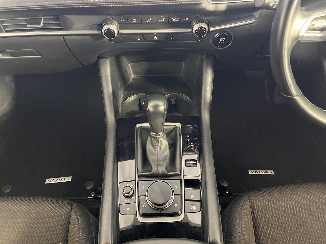 Photo '18' of Mazda Mazda3