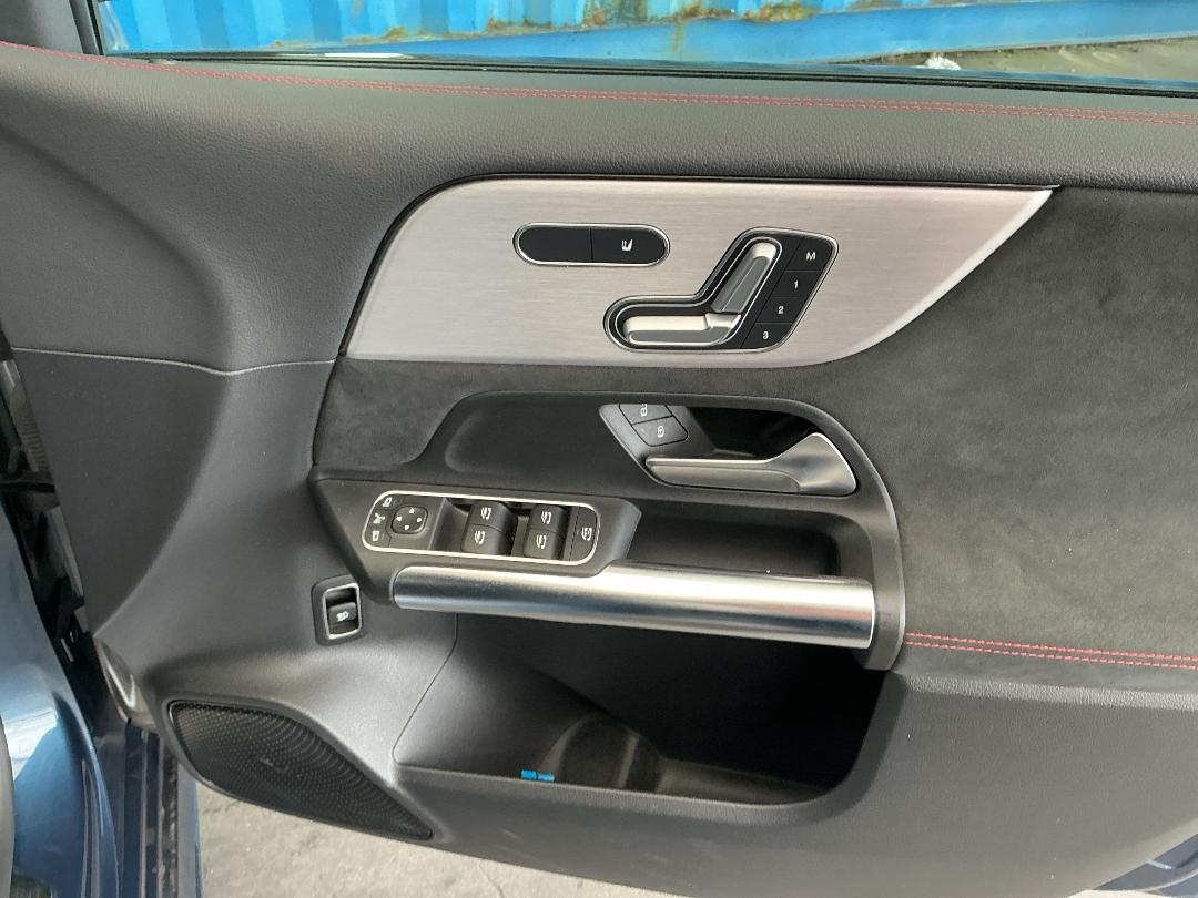 Photo '15' of Mercedes-Benz B-Class B180 Photo '15' of Mercedes-Benz B-Class B180