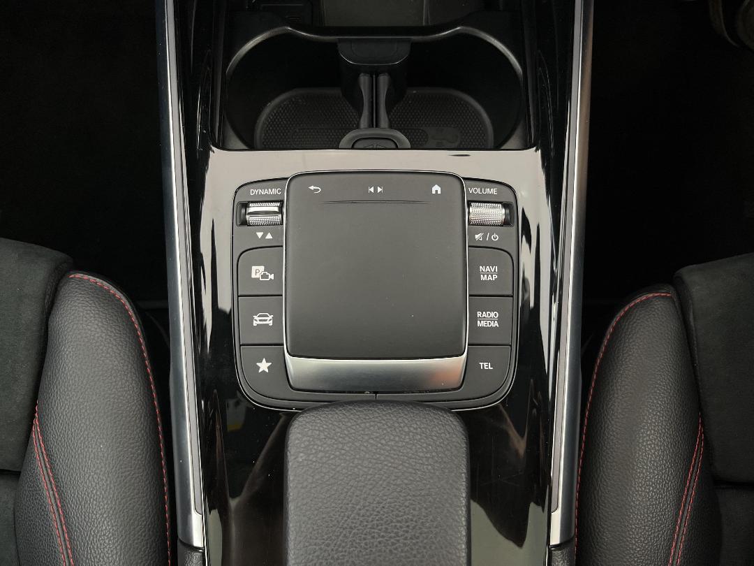 Photo '32' of Mercedes-Benz GLB Photo '32' of Mercedes-Benz GLB