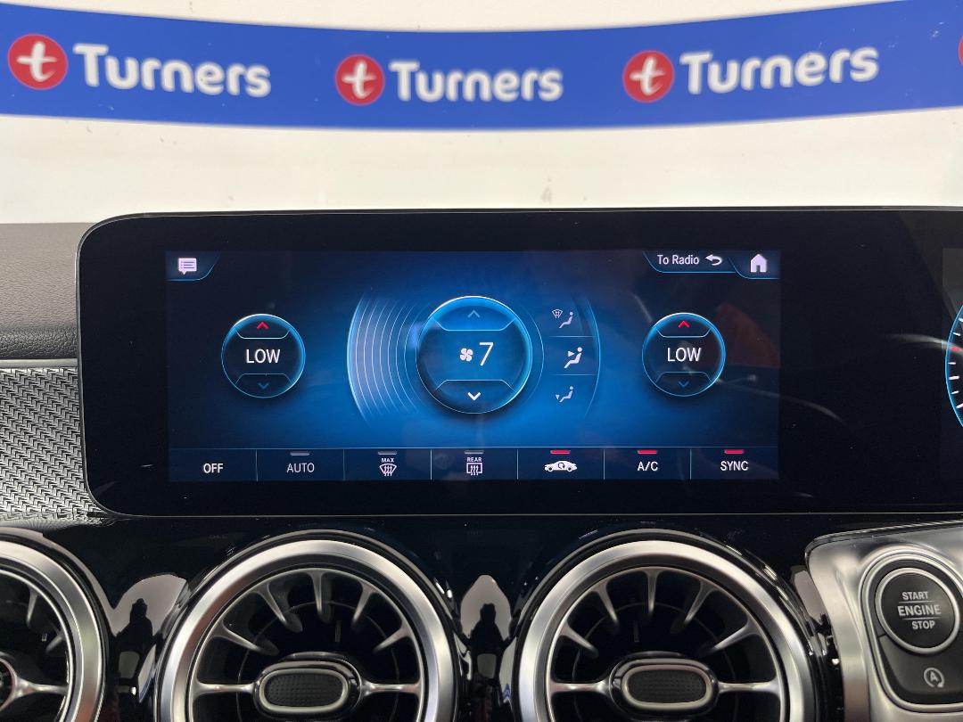 Photo '30' of Mercedes-Benz GLB Photo '30' of Mercedes-Benz GLB