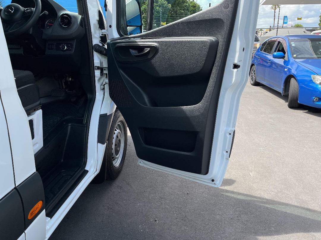 Photo '15' of Mercedes-Benz Sprinter Photo '15' of Mercedes-Benz Sprinter