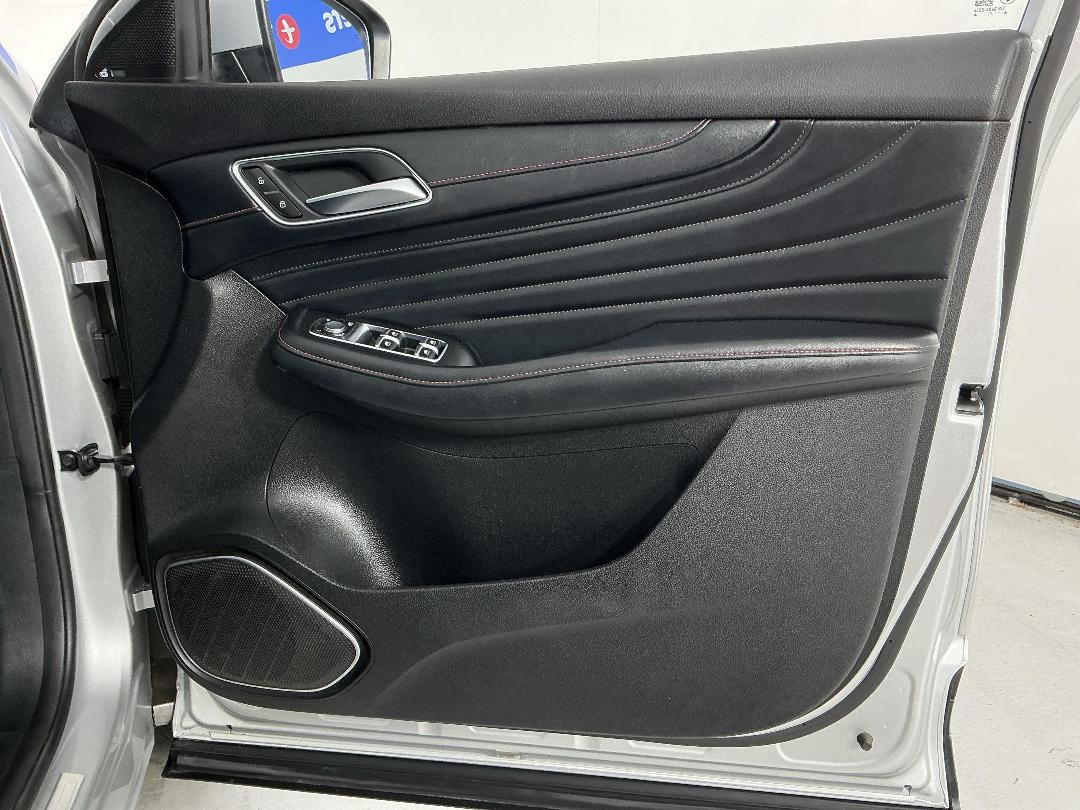 Photo '15' of MG HS Photo '15' of MG HS