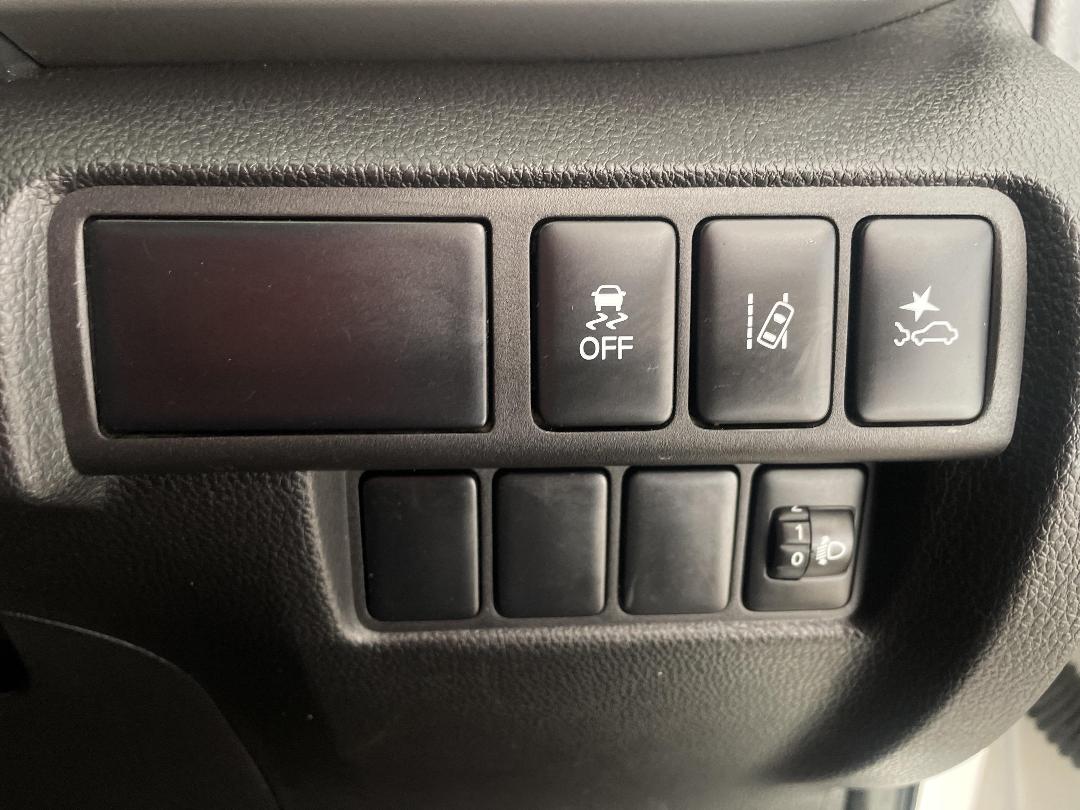 Photo '24' of Mitsubishi Eclipse Cross