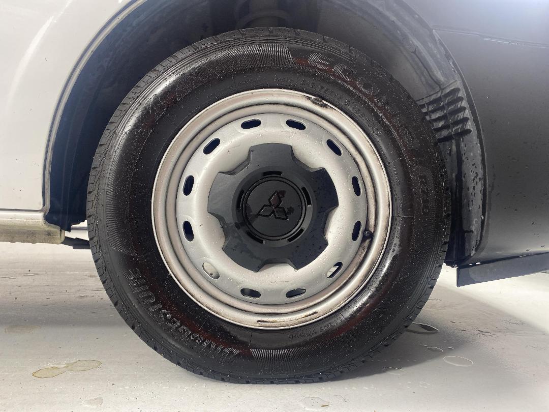 Photo '9' of Mitsubishi Express