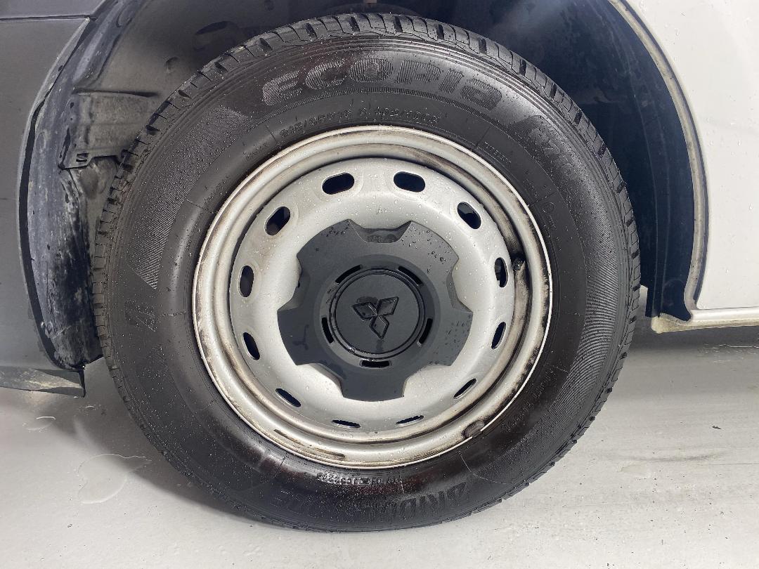 Photo '10' of Mitsubishi Express