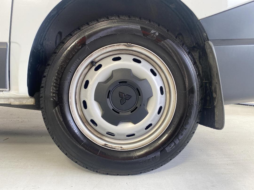 Photo '11' of Mitsubishi Express