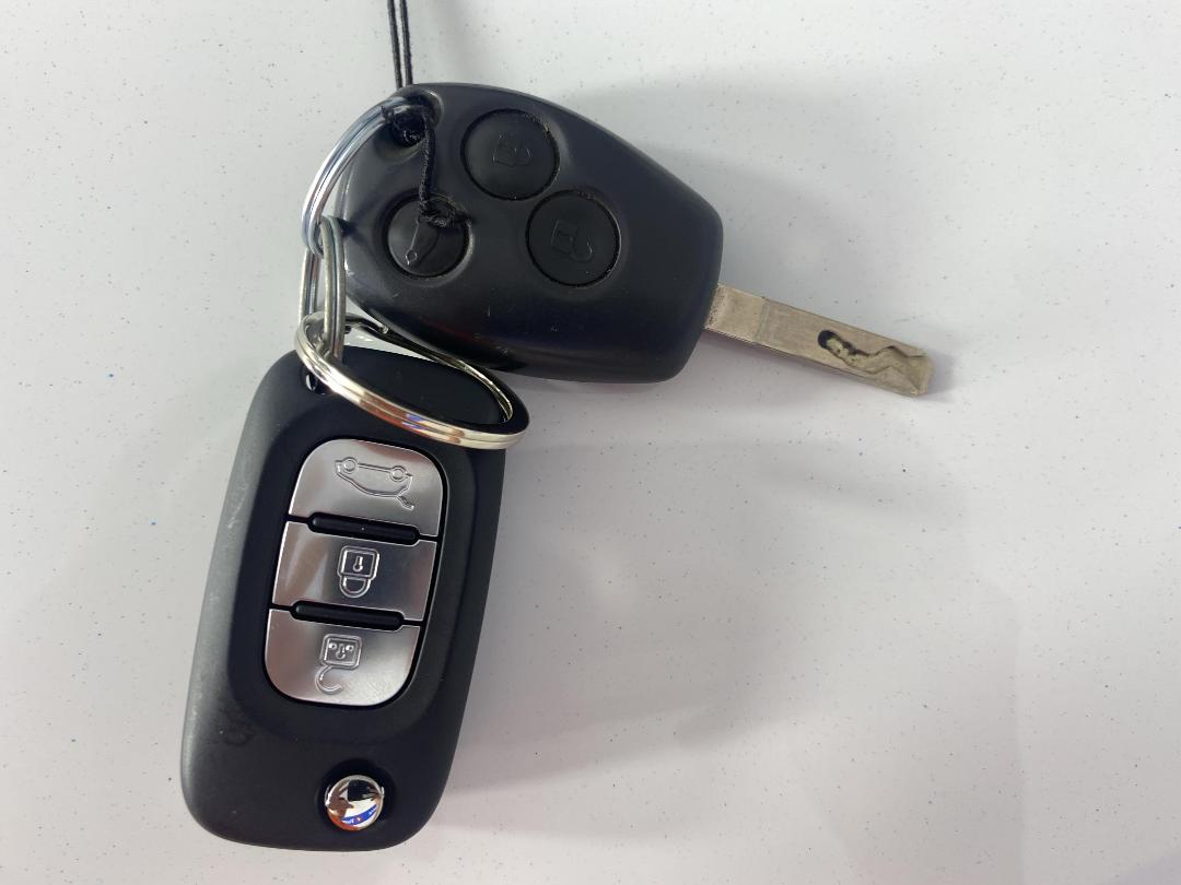 Photo '21' of Mitsubishi Express