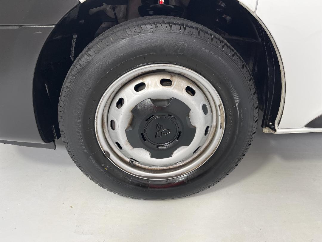 Photo '10' of Mitsubishi Express