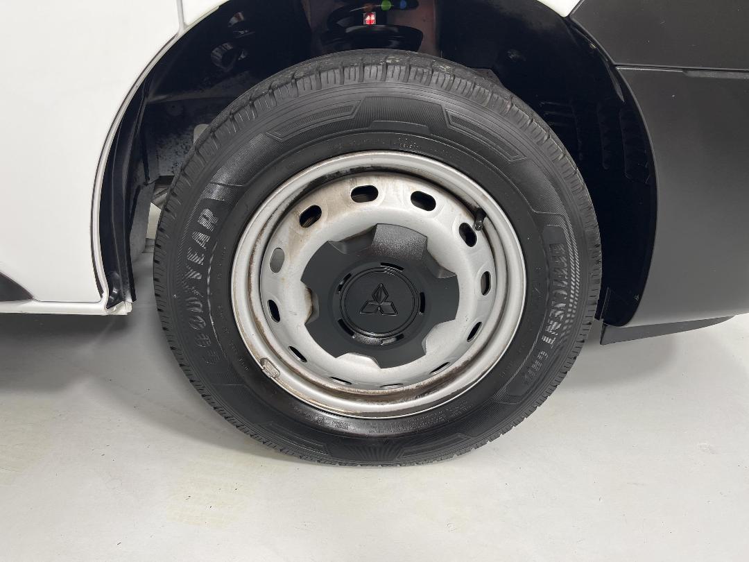 Photo '9' of Mitsubishi Express