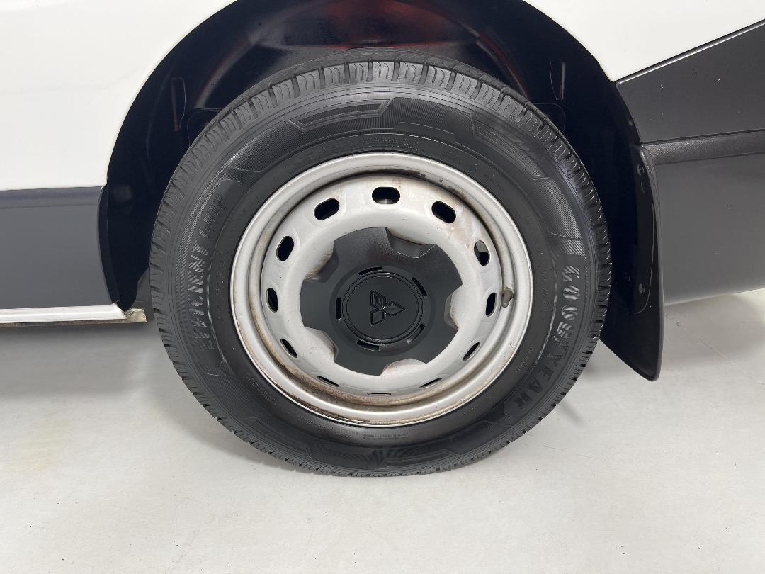 Photo '11' of Mitsubishi Express