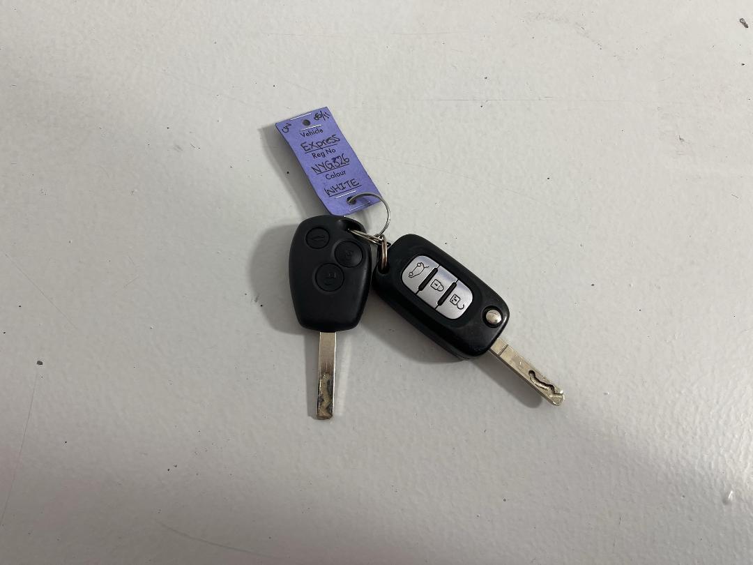 Photo '21' of Mitsubishi Express