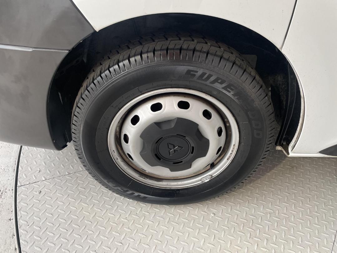 Photo '10' of Mitsubishi Express