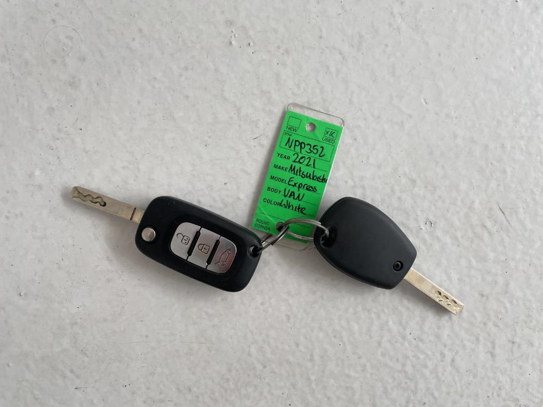 Photo '21' of Mitsubishi Express