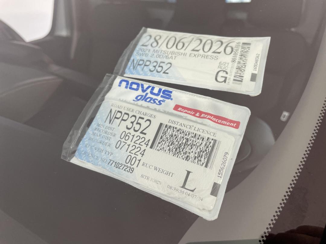 Photo '33' of Mitsubishi Express