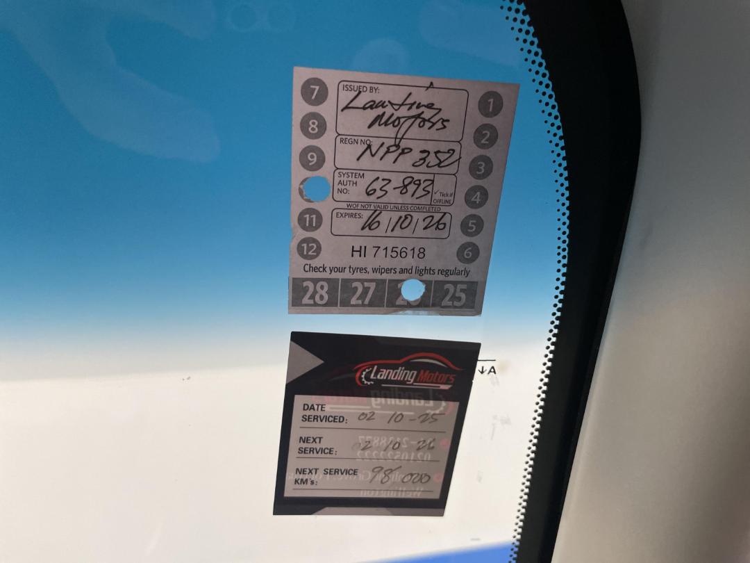 Photo '32' of Mitsubishi Express