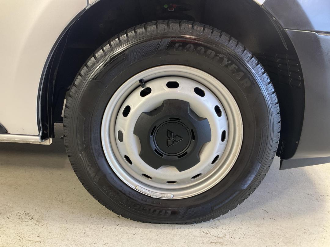 Photo '9' of Mitsubishi Express