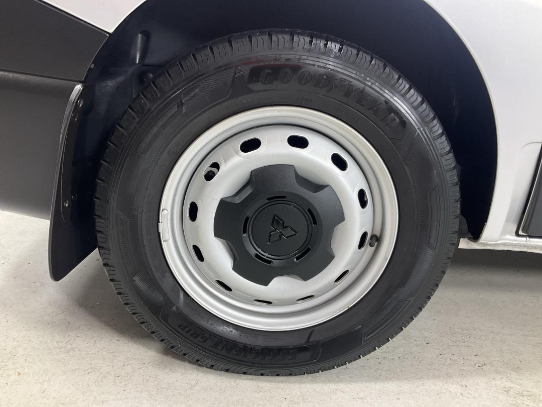 Photo '12' of Mitsubishi Express