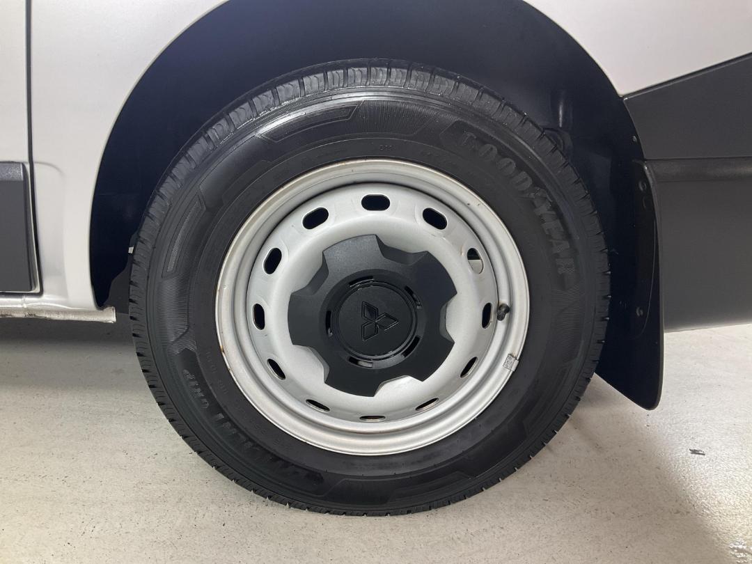 Photo '11' of Mitsubishi Express