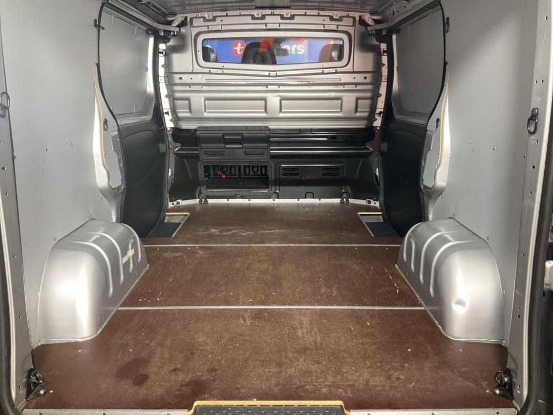 Photo '14' of Mitsubishi Express