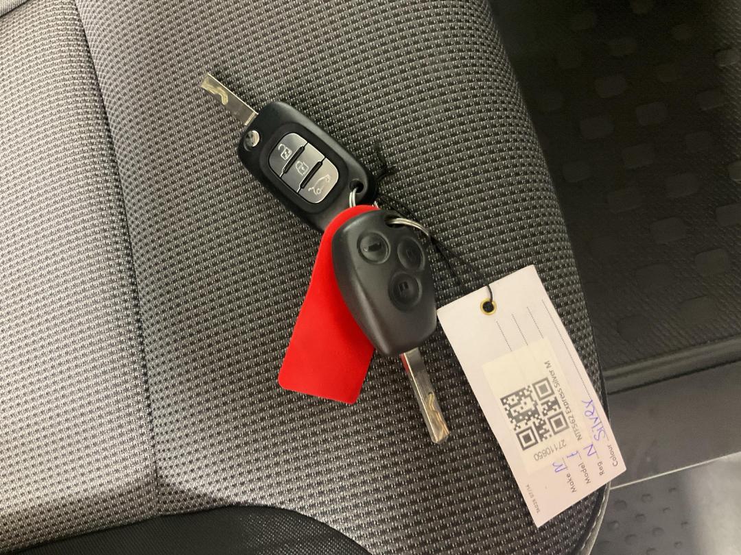 Photo '21' of Mitsubishi Express