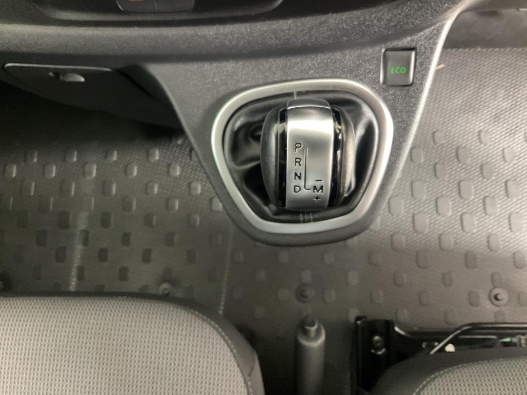 Photo '18' of Mitsubishi Express