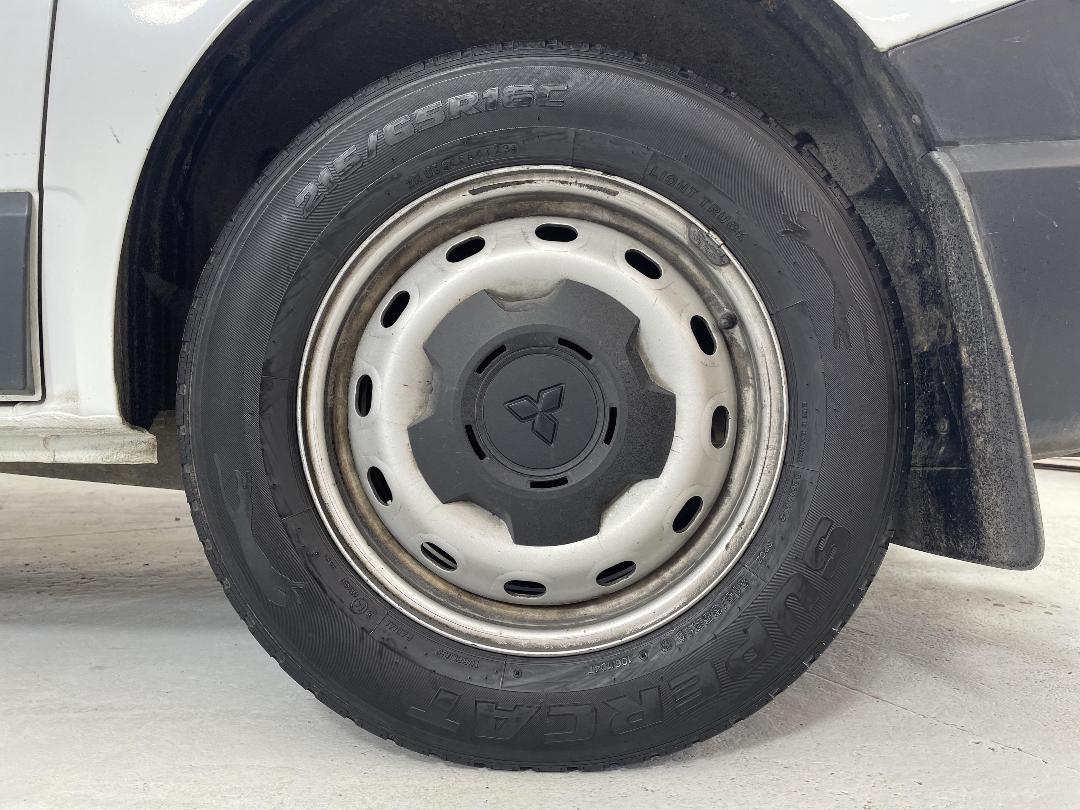 Photo '11' of Mitsubishi Express