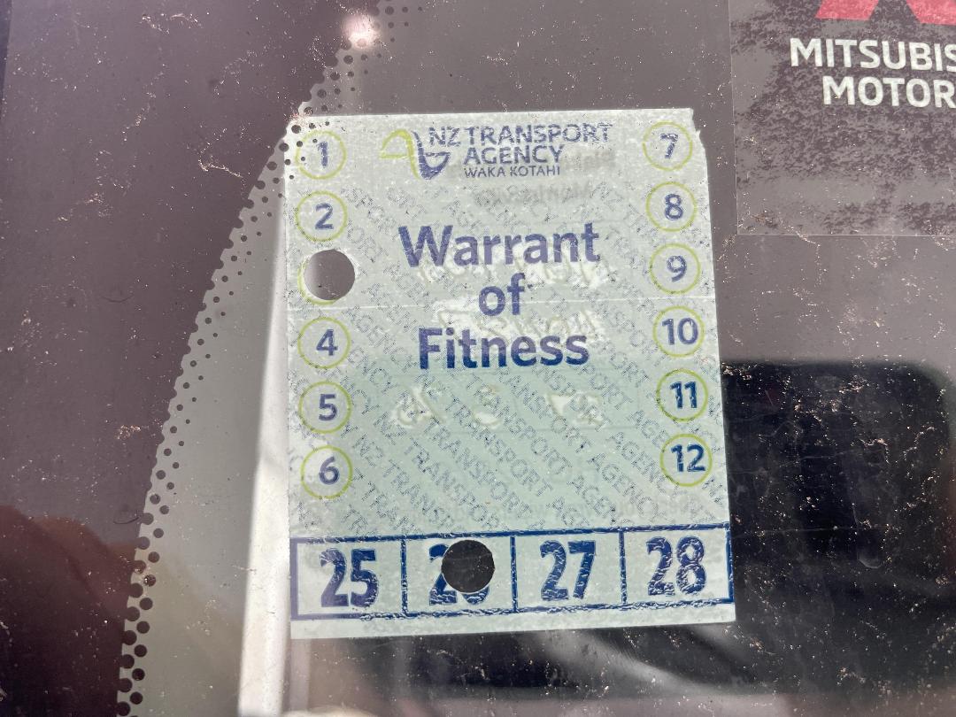 Photo '22' of Mitsubishi Express