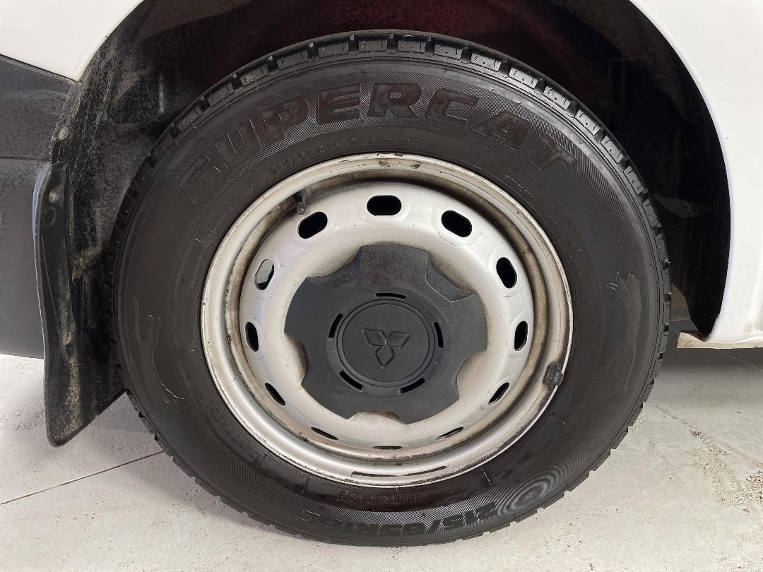 Photo '12' of Mitsubishi Express