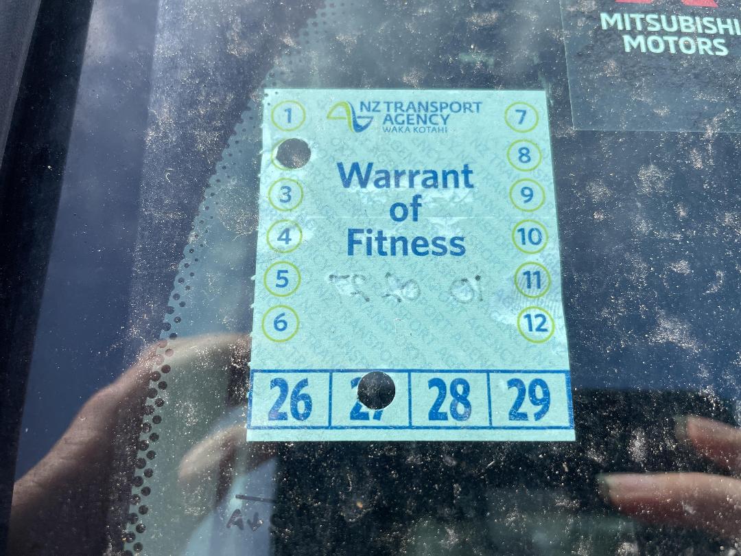 Photo '24' of Mitsubishi Express