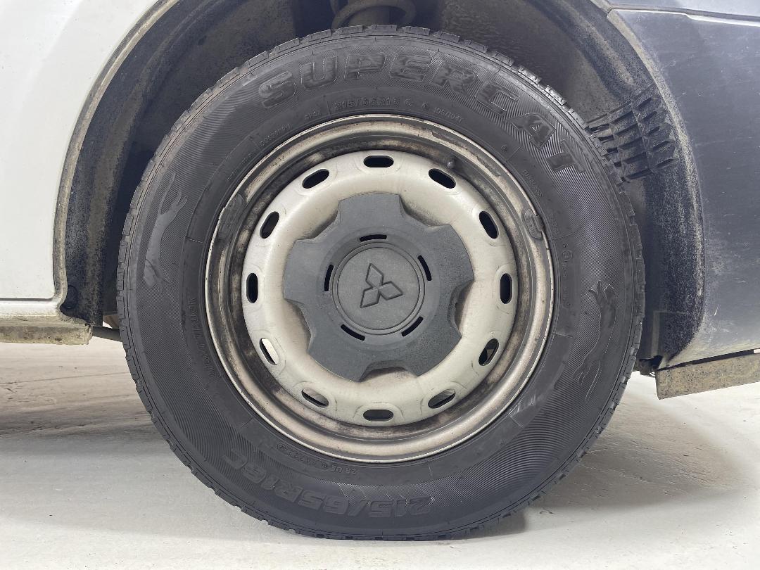 Photo '9' of Mitsubishi Express