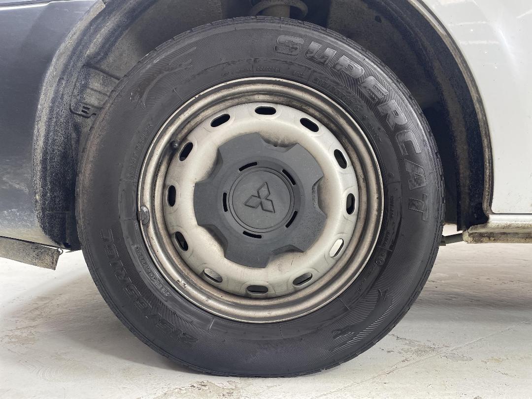 Photo '10' of Mitsubishi Express