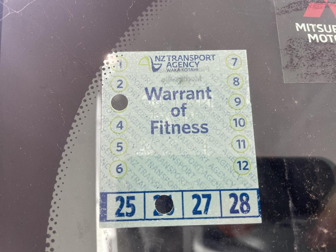 Photo '22' of Mitsubishi Express