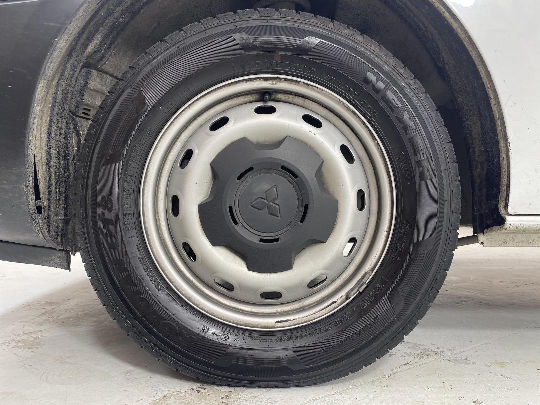 Photo '10' of Mitsubishi Express